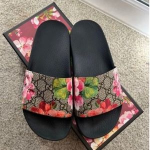 Gucci Bloom slides size 38